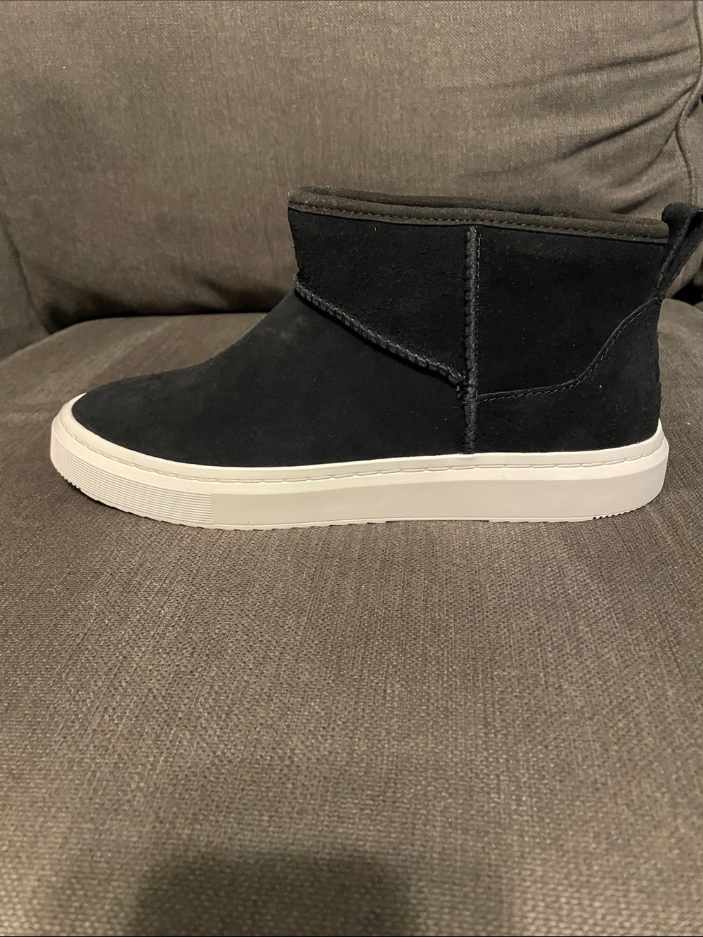 UGG Australia Women's Alameda Mini Boots Black sz 9 #1143786 NEW Bootie Sneakers